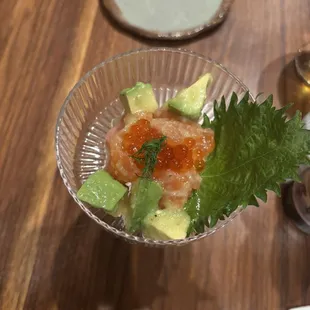 Salmon sashimi with ikura