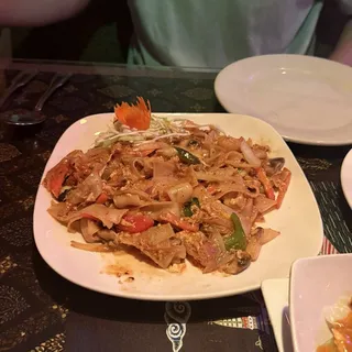 Pad Drunken Noodle Dinner
