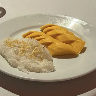 Sticky rice with mango $16