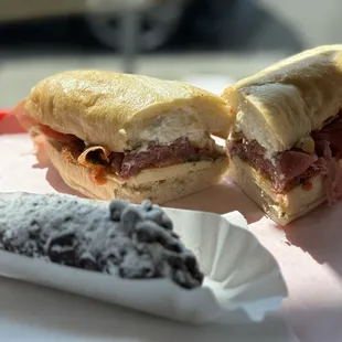 Si Roma Deluxe and a cannoli