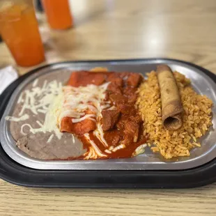 Combination plate with a sopapilla.