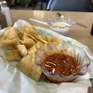 Complimentary chips &amp; salss