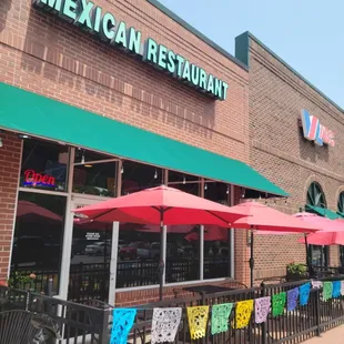 the outside of the restaurant