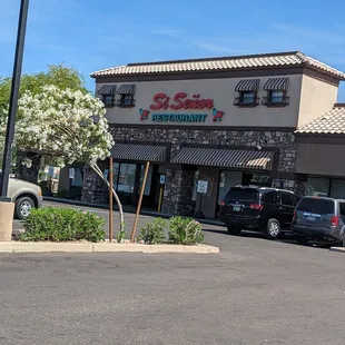 outside, ramen and noodles