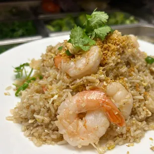 Garlic fried rice with shrimp