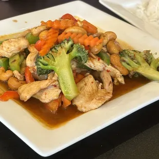 Pad cashew nut chicken