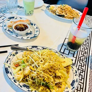 Spicy stir Stir - Fried Vermicelli with Shrimp and Chicken