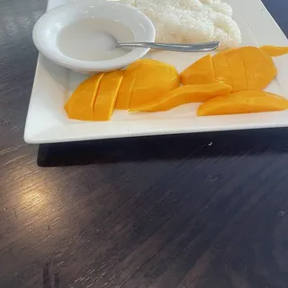 Sticky Rice with Mango (seasonal)