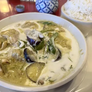 ES8. Gaeng Keow Waan Green curry with eggplant and coconut milk. I chose pork. Delicious!