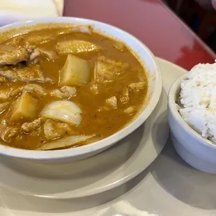 ES10. Gaeng Massaman with chicken. The onions were undercooked and almost raw, but the overall flavor was fantastic!