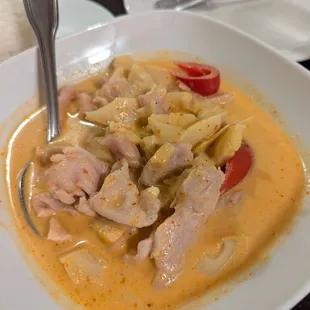 Red chicken curry