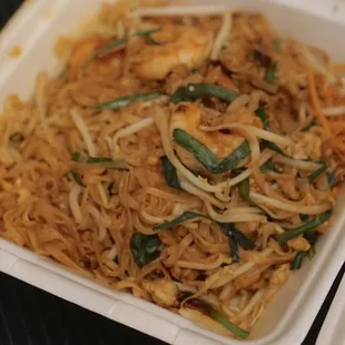 Shrimp pad Thai noodles (wish they gave more SHRIMP pieces tho) *7/23/21