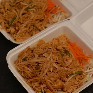 Chicken Pad Thai noodles for dinner ohh-wee *6/15/22