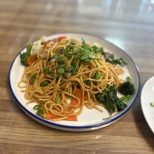 Basil Chow Mein noodle with beef