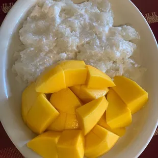Bomb sticky rice w mango