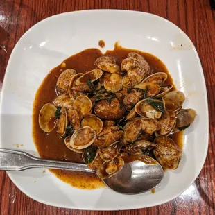 Hoy Lai Pad Prik Pow (sauted clams)