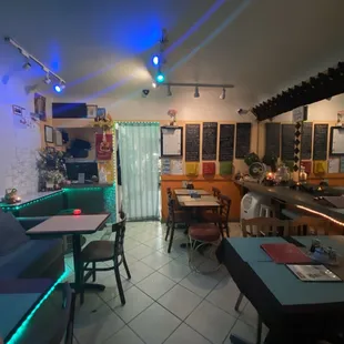 Hello everyone Thaifood and chilling with Jezz and country music and try to have amazing Thai food at Siam I Am Thai restaurant we are 5 min