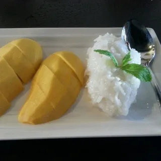 Sticky Rice with Mango (seasonal)