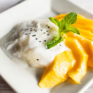Mango with sweet stick rice.