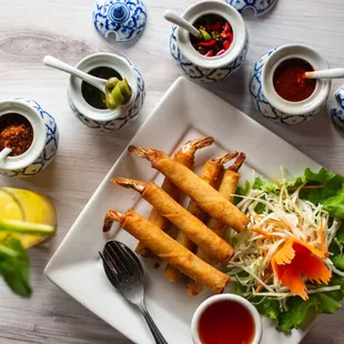 Shrimp crispy rolls the perfect match for a refreshing mango mojito. Oh yeah homemade hot sauces.  (recipes from Thailand!!)
