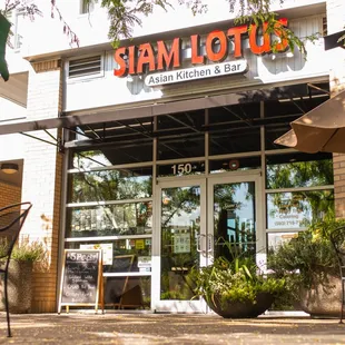 Front entrance next to the Max Station.