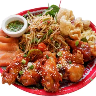 Som Tum Tard with Miyaki Chicken and Salmon
Medium platter: Combination of Papaya salad , Miyaki chicken (spicy or soy garlic sauce), Spicy