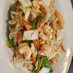 Shrimp pad lo mein