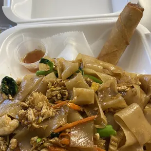 Pad See Ew with Chicken, lunch special