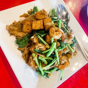 Pad See Ew with tofu and shrimp. Super duper tasty!
