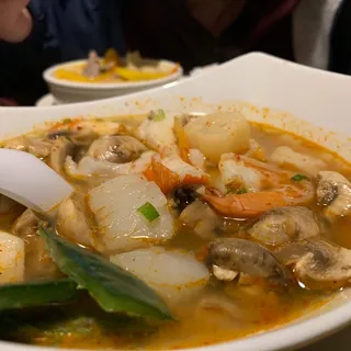 S1. Seafood Tom Yum
