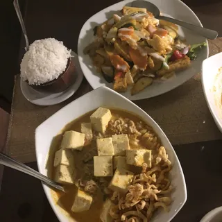 N18. Kow Soy Curry Noodle