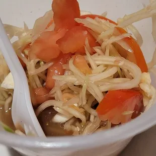 papaya salad didnt come w green beans.no sour or spice so it was disappointing for $15.