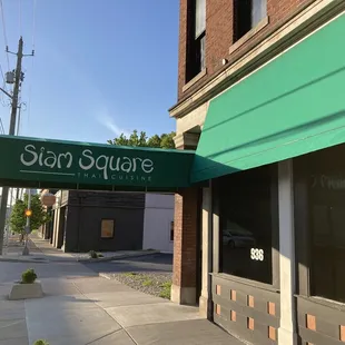 Exterior awning entrance