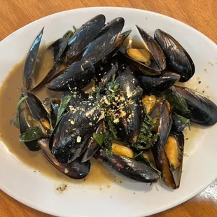 Steamed mussels appetizer