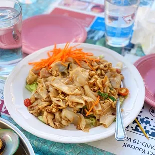 a plate of noodles with meat and vegetables