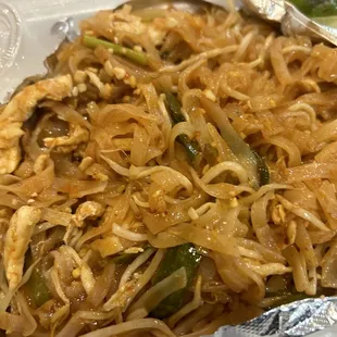 59. Pad Thai Noodle w chicken