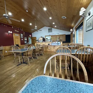 I've never been in this building! Very neat and clean. Glad someone is finally i there! So far so good!