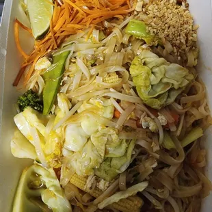 Pad Thai with veggies.