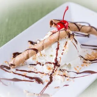 Coconut Ice Cream and Sweet Sticky Rice