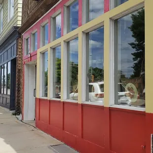 the outside of a restaurant