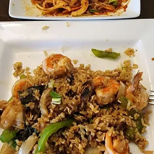 Basil Fried Rice with Shrimp! Very tasty! Above that is Yumwoonsen that the wife ordered. Also very tasty according to her.