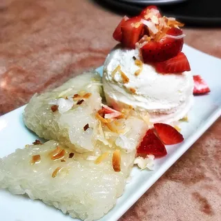 Sweet Sticky Rice with Ice Cream