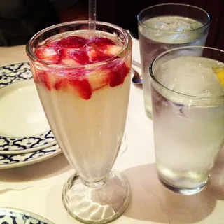 Fresh Lemonade with Strawberry
