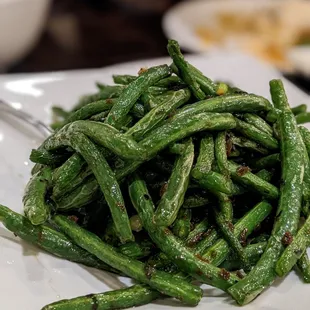 a plate of green beans