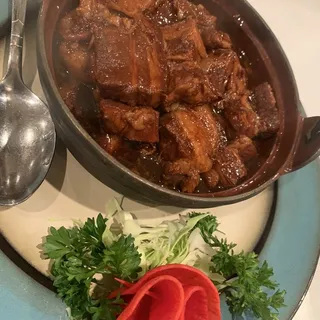 69. Chef's Special Pork in Brown Sauce