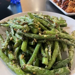 FAMOUS GREEN BEANS
