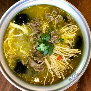 Refreshing Marbled Beef in Golden Soup