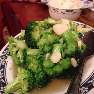Broccoli with Light Fresh Garlic Sauce