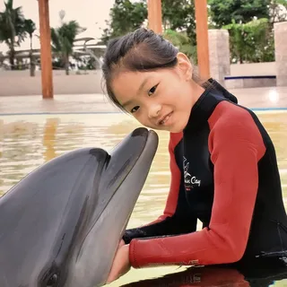 Hui L.