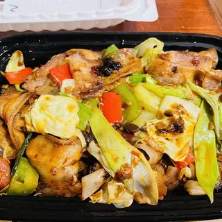 Sliced Bacon with Spicy Garlic Sauce